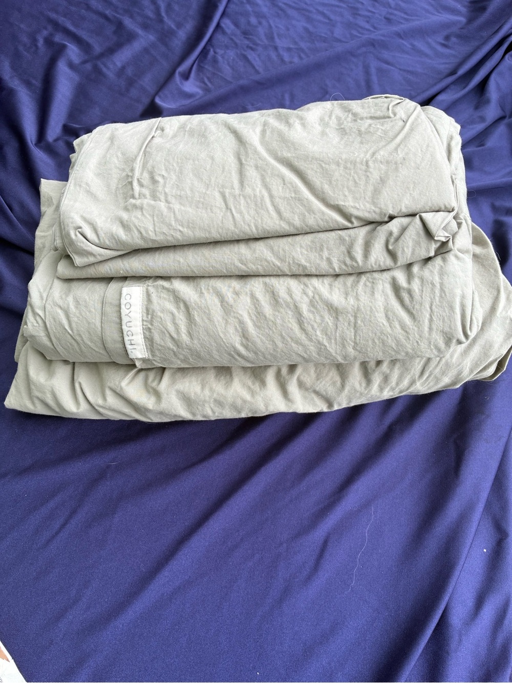 Coyuchi Neutral Gray Bedding Bag with Deep Blue Sheet - Picture 4 of 6